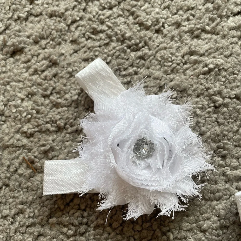 Miugle Baby Shabby Chic White Flower Barefoot Sandals NWOT
